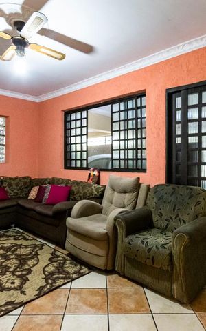 Casa à venda com 100m², 3 quartos e 2 vagas1o. Andar - Sala