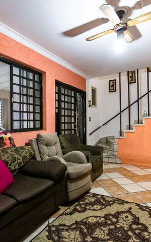 Casa à venda com 100m², 3 quartos e 2 vagas1o. Andar - Sala