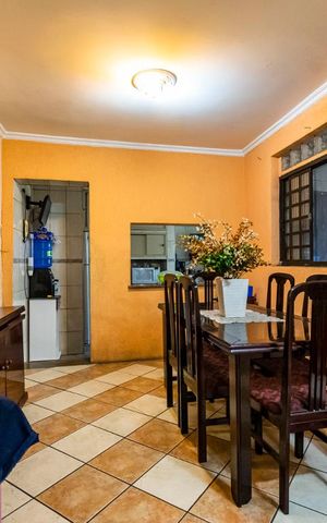 Casa à venda com 100m², 3 quartos e 2 vagas1o. Andar - Sala