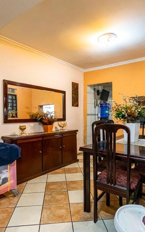 Casa à venda com 100m², 3 quartos e 2 vagas1o. Andar - Sala