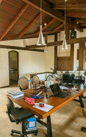 Casa à venda com 350m², 3 quartos e 2 vagas Casa à venda com 350m², 3 quartos e 2 vagasSala