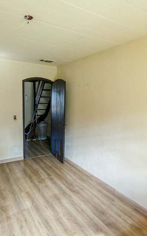 Casa à venda com 350m², 3 quartos e 2 vagas Casa à venda com 350m², 3 quartos e 2 vagasQuarto 2