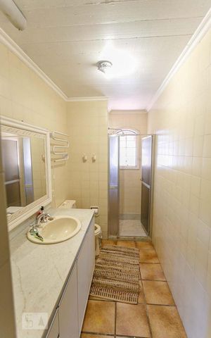 Casa à venda com 350m², 3 quartos e 2 vagas Casa à venda com 350m², 3 quartos e 2 vagasBanheiro do Corredor