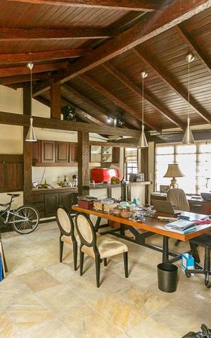 Casa à venda com 350m², 3 quartos e 2 vagas Casa à venda com 350m², 3 quartos e 2 vagasSala