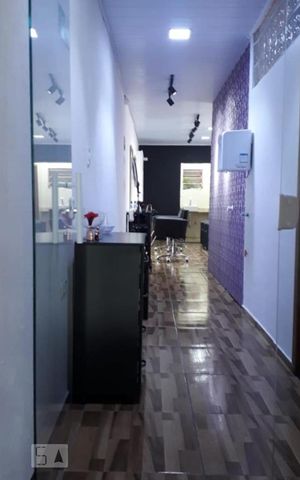 Casa à venda com 400m², 3 quartos e 2 vagas Casa à venda com 400m², 3 quartos e 2 vagasSalão de Festas