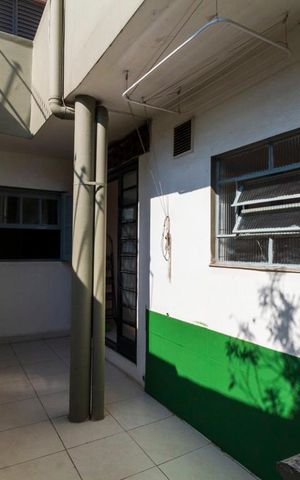 Casa à venda com 45m², 1 quarto e sem vagaQuintal