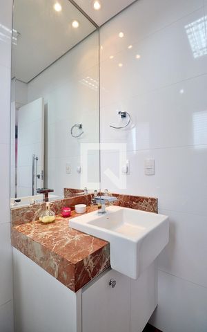 Apartamento à venda com 227m², 3 quartos e 4 vagasBanheiro da Suíte 2
