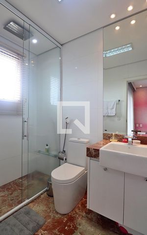 Apartamento à venda com 227m², 3 quartos e 4 vagasBanheiro da Suíte 2