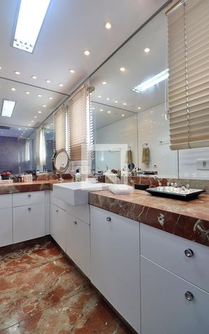 Apartamento à venda com 227m², 3 quartos e 4 vagasBanheiro da Suíte 3