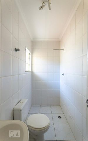 Casa à venda com 280m², 4 quartos e 6 vagas Casa à venda com 280m², 4 quartos e 6 vagasBanheiro de Serviço