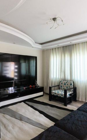 Casa à venda com 280m², 4 quartos e 6 vagas Casa à venda com 280m², 4 quartos e 6 vagasSala de Estar