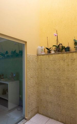 Casa à venda com 280m², 4 quartos e 6 vagas Casa à venda com 280m², 4 quartos e 6 vagasÁrea comum
