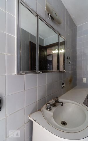 Apartamento à venda com 170m², 4 quartos e 2 vagas Apartamento à venda com 170m², 4 quartos e 2 vagasBanheiro 2