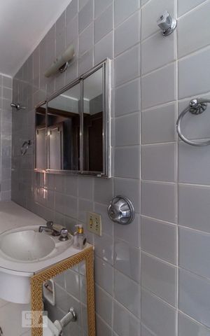 Apartamento à venda com 170m², 4 quartos e 2 vagas Apartamento à venda com 170m², 4 quartos e 2 vagasBanheiro 1