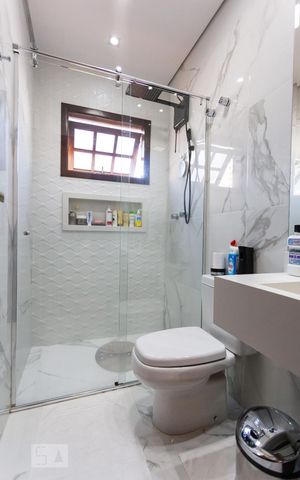 Casa à venda com 180m², 3 quartos e 4 vagas Casa à venda com 180m², 3 quartos e 4 vagasBanheiro da Suíte 3