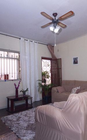Casa à venda com 130m², 3 quartos e 4 vagas Casa à venda com 130m², 3 quartos e 4 vagasSala