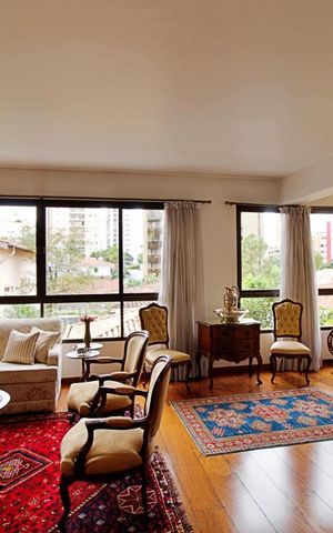 Casa à venda com 430m², 4 quartos e 5 vagas Casa à venda com 430m², 4 quartos e 5 vagasSala