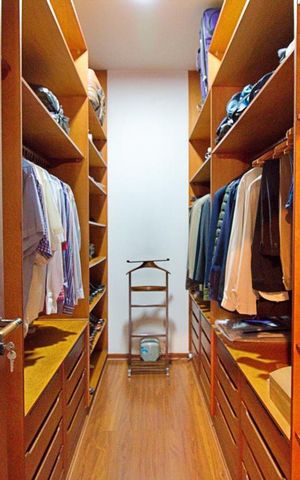 Casa à venda com 430m², 4 quartos e 5 vagas Casa à venda com 430m², 4 quartos e 5 vagasCloset da Suíte 2