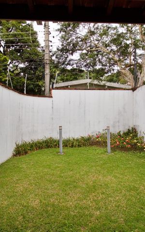 Casa à venda com 430m², 4 quartos e 5 vagas Casa à venda com 430m², 4 quartos e 5 vagasJardim da Sala Intima