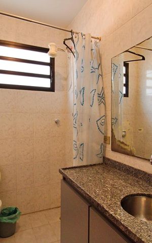 Casa à venda com 430m², 4 quartos e 5 vagas Casa à venda com 430m², 4 quartos e 5 vagasBanheiro de Serviço