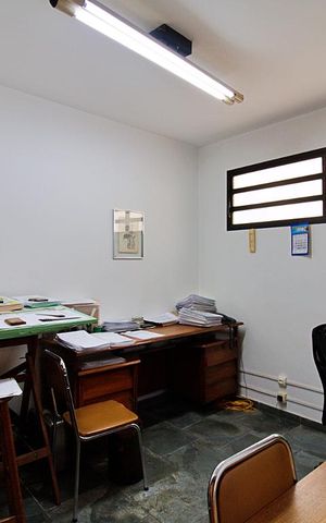 Casa à venda com 430m², 4 quartos e 5 vagas Casa à venda com 430m², 4 quartos e 5 vagasEscritório