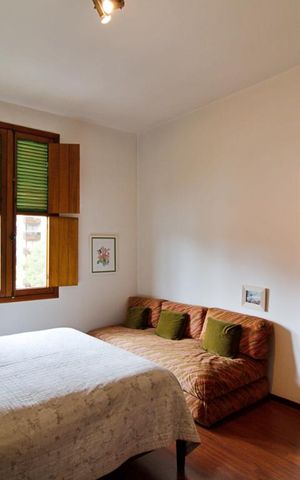 Casa à venda com 430m², 4 quartos e 5 vagas Casa à venda com 430m², 4 quartos e 5 vagasSuíte 4