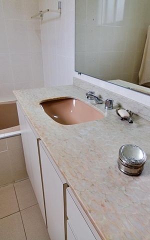Casa à venda com 430m², 4 quartos e 5 vagas Casa à venda com 430m², 4 quartos e 5 vagasBanheiro da Suíte 2