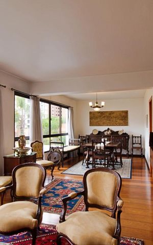 Casa à venda com 430m², 4 quartos e 5 vagas Casa à venda com 430m², 4 quartos e 5 vagasSala