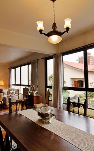 Casa à venda com 430m², 4 quartos e 5 vagas Casa à venda com 430m², 4 quartos e 5 vagasSala