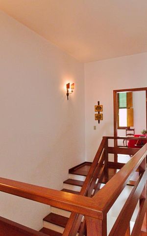 Casa à venda com 430m², 4 quartos e 5 vagas Casa à venda com 430m², 4 quartos e 5 vagasHall das Suítes