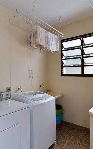Casa à venda com 430m², 4 quartos e 5 vagas Casa à venda com 430m², 4 quartos e 5 vagasÁrea de Serviço