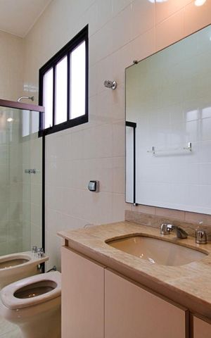 Casa à venda com 430m², 4 quartos e 5 vagas Casa à venda com 430m², 4 quartos e 5 vagasBanheiro da Suíte 1