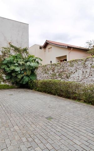 Casa à venda com 430m², 4 quartos e 5 vagas Casa à venda com 430m², 4 quartos e 5 vagasGaragem