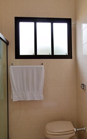 Casa à venda com 430m², 4 quartos e 5 vagas Casa à venda com 430m², 4 quartos e 5 vagasBanheiro da Suíte 4