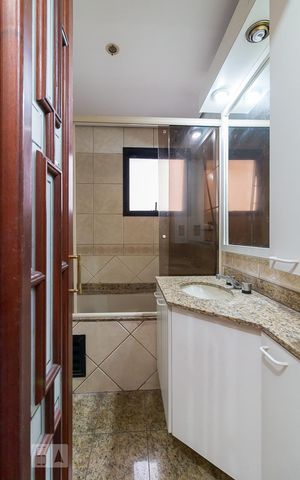 Apartamento à venda com 165m², 4 quartos e 3 vagasBanheiro quarto 4 suíte