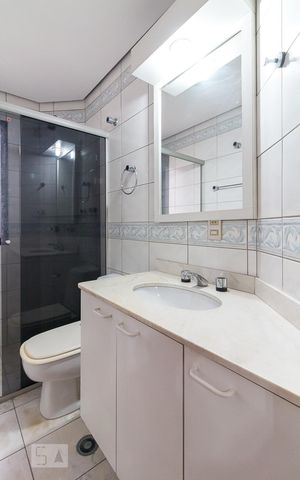 Apartamento à venda com 165m², 4 quartos e 3 vagasBanheiro quarto 2 suíte