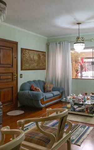 Casa à venda com 300m², 3 quartos e 2 vagas Casa à venda com 300m², 3 quartos e 2 vagasSala