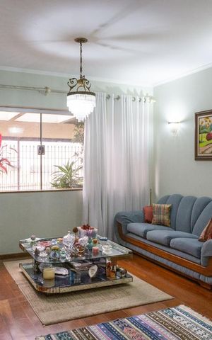 Casa à venda com 300m², 3 quartos e 2 vagas Casa à venda com 300m², 3 quartos e 2 vagasSala