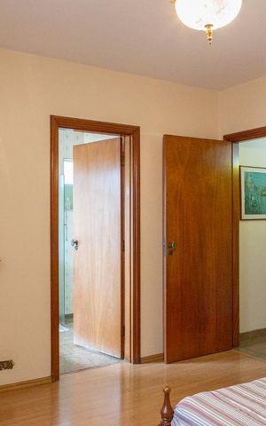 Casa à venda com 300m², 3 quartos e 2 vagas Casa à venda com 300m², 3 quartos e 2 vagasSuíte