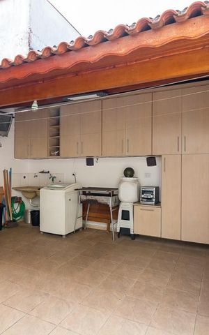 Casa à venda com 154m², 3 quartos e 2 vagasÁrea de serviço
