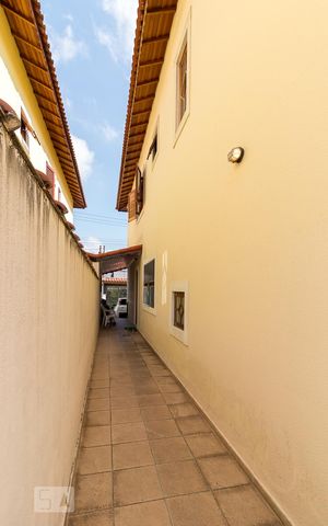 Casa à venda com 154m², 3 quartos e 2 vagasCorredor lateral externo