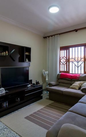 Casa à venda com 154m², 3 quartos e 2 vagasSala