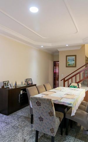 Casa à venda com 154m², 3 quartos e 2 vagasSala
