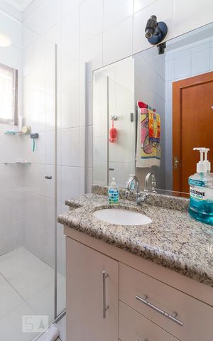 Casa à venda com 154m², 3 quartos e 2 vagasBanheiro social