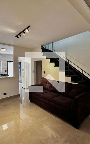 Casa à venda com 140m², 2 quartos e 2 vagas Casa à venda com 140m², 2 quartos e 2 vagasSala