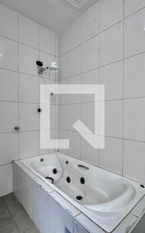 Casa à venda com 140m², 2 quartos e 2 vagas Casa à venda com 140m², 2 quartos e 2 vagasBanheiro