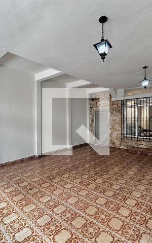 Casa à venda com 140m², 2 quartos e 2 vagas Casa à venda com 140m², 2 quartos e 2 vagasGaragem