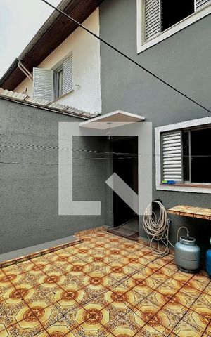 Casa à venda com 140m², 2 quartos e 2 vagas Casa à venda com 140m², 2 quartos e 2 vagasQuintal