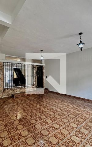 Casa à venda com 140m², 2 quartos e 2 vagas Casa à venda com 140m², 2 quartos e 2 vagasGaragem
