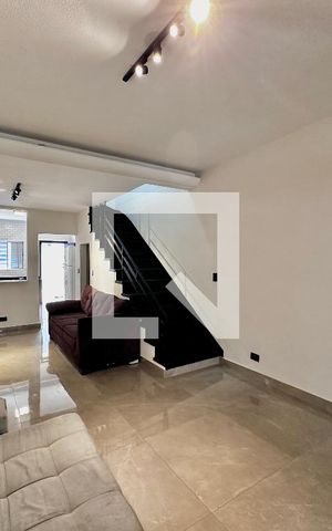 Casa à venda com 140m², 2 quartos e 2 vagas Casa à venda com 140m², 2 quartos e 2 vagasSala